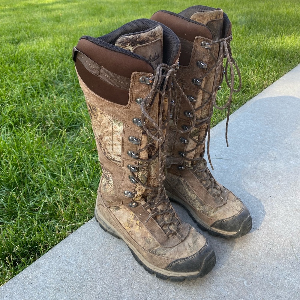 Cabellas brand women’s hunting boots- size 8